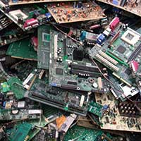 lots of computer boards that are compiling together